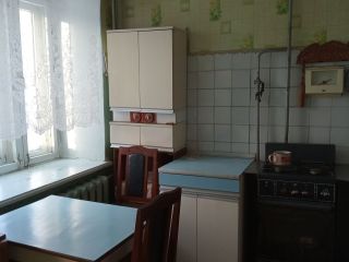 Продам однушку нуждается в косметическом ремонте с мебелью требуется ремонт фото Зуевка