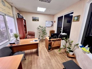 Сдам офисное помещение косметический ремонт от собственника имеется охрана фото Саратов